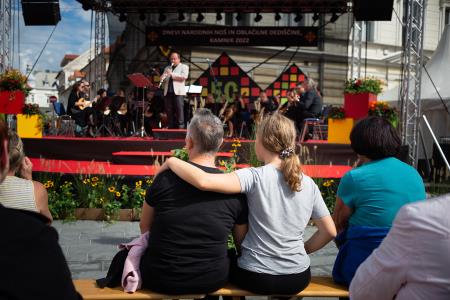 S soncem obsijan drugi festivalski dan 50. Dnevov narodnih noš in oblačilne dediščine v Kamniku (18)